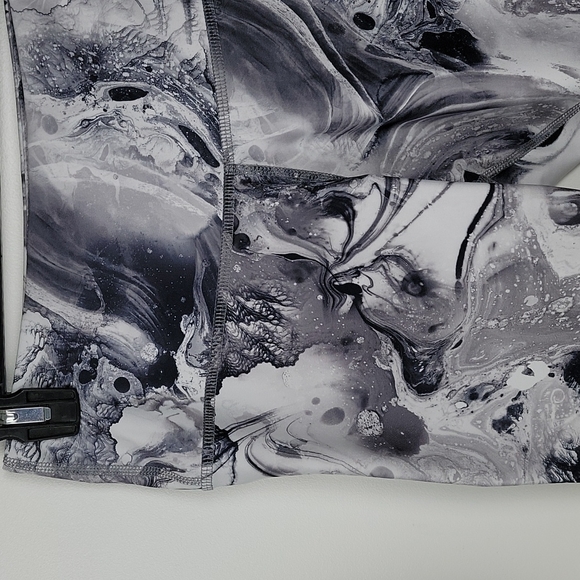 Noli Active Athletic Capris - Picture 2 of 5